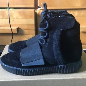 YEEZY BOOST 750 “TRIPLE BLACK” (missing insoles!)